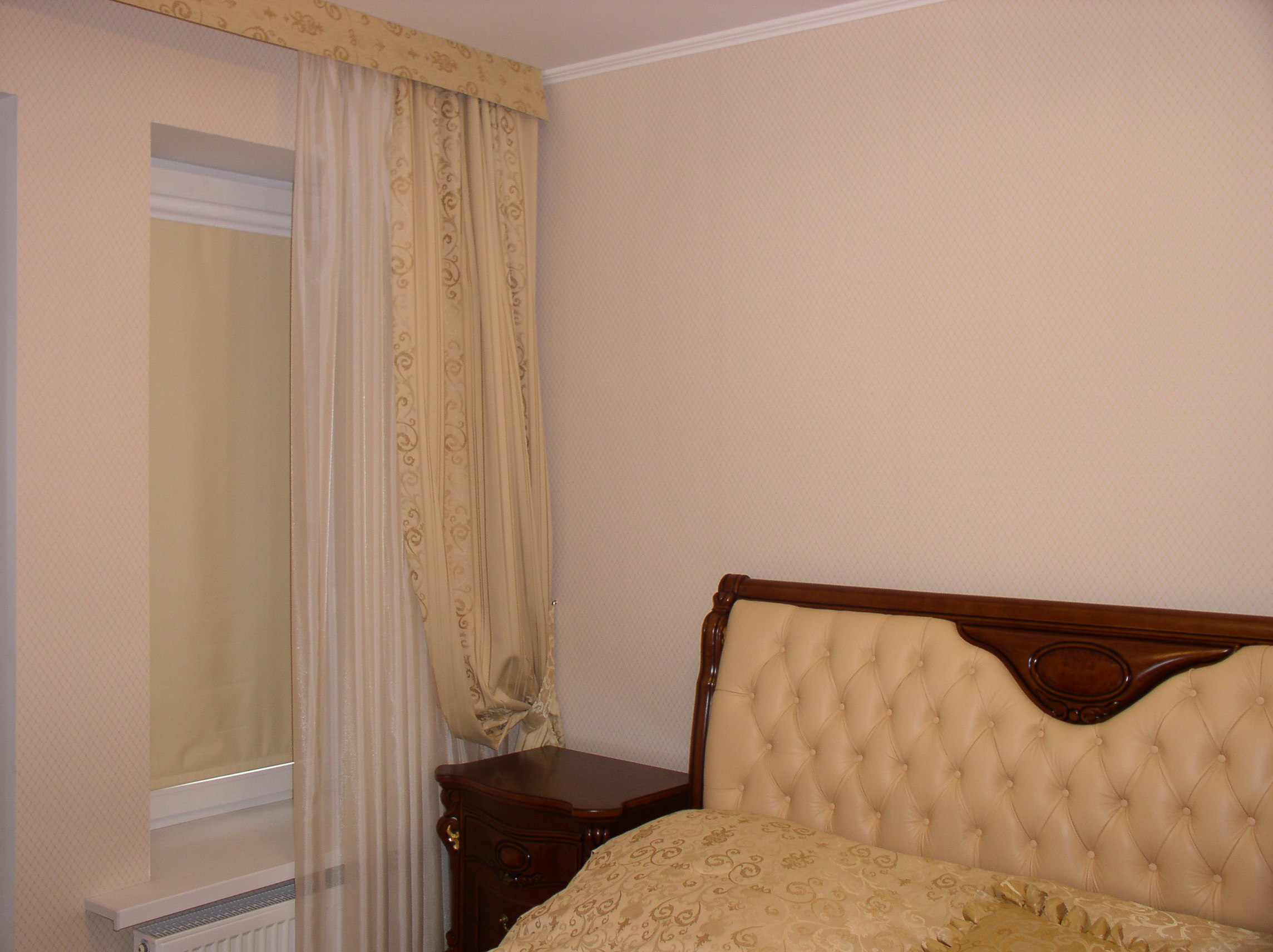 Рулонна штора блекаут в спальні